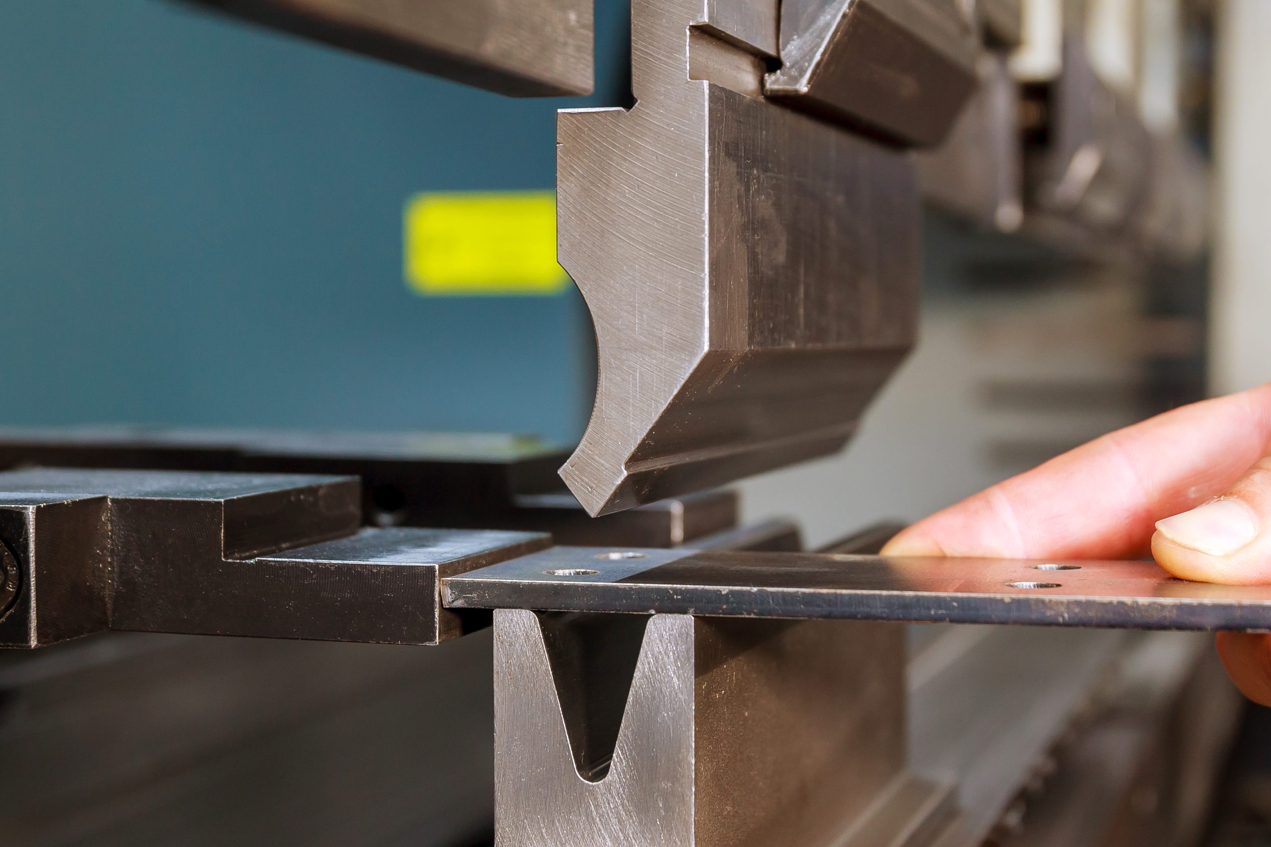 Hydraulic machine bending sheet metal